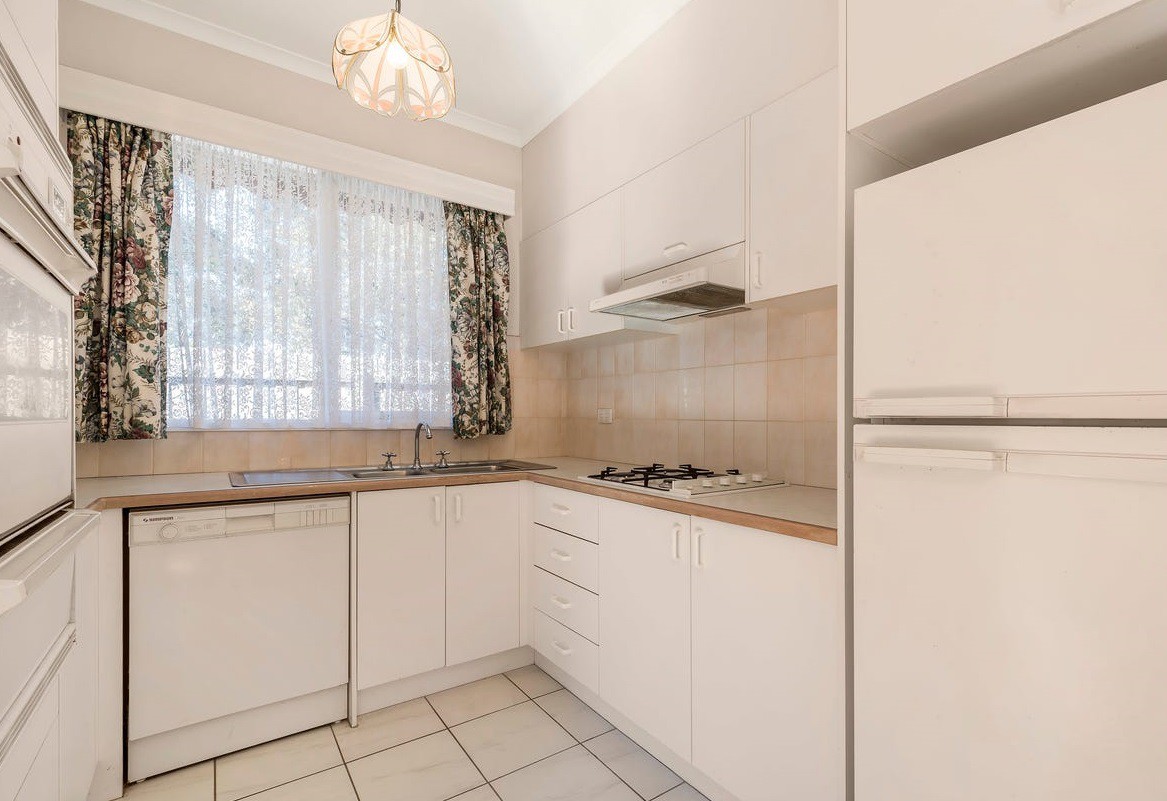 2/9 Athol  Court, Blackburn, VIC 3130, Blackburn - Thumbnail 2