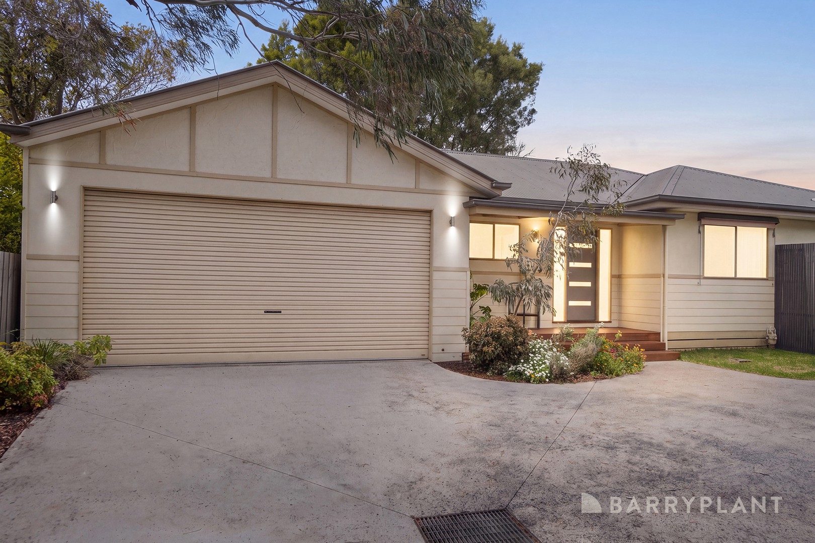 2/9 Aubrey Grove, Boronia - Image 1