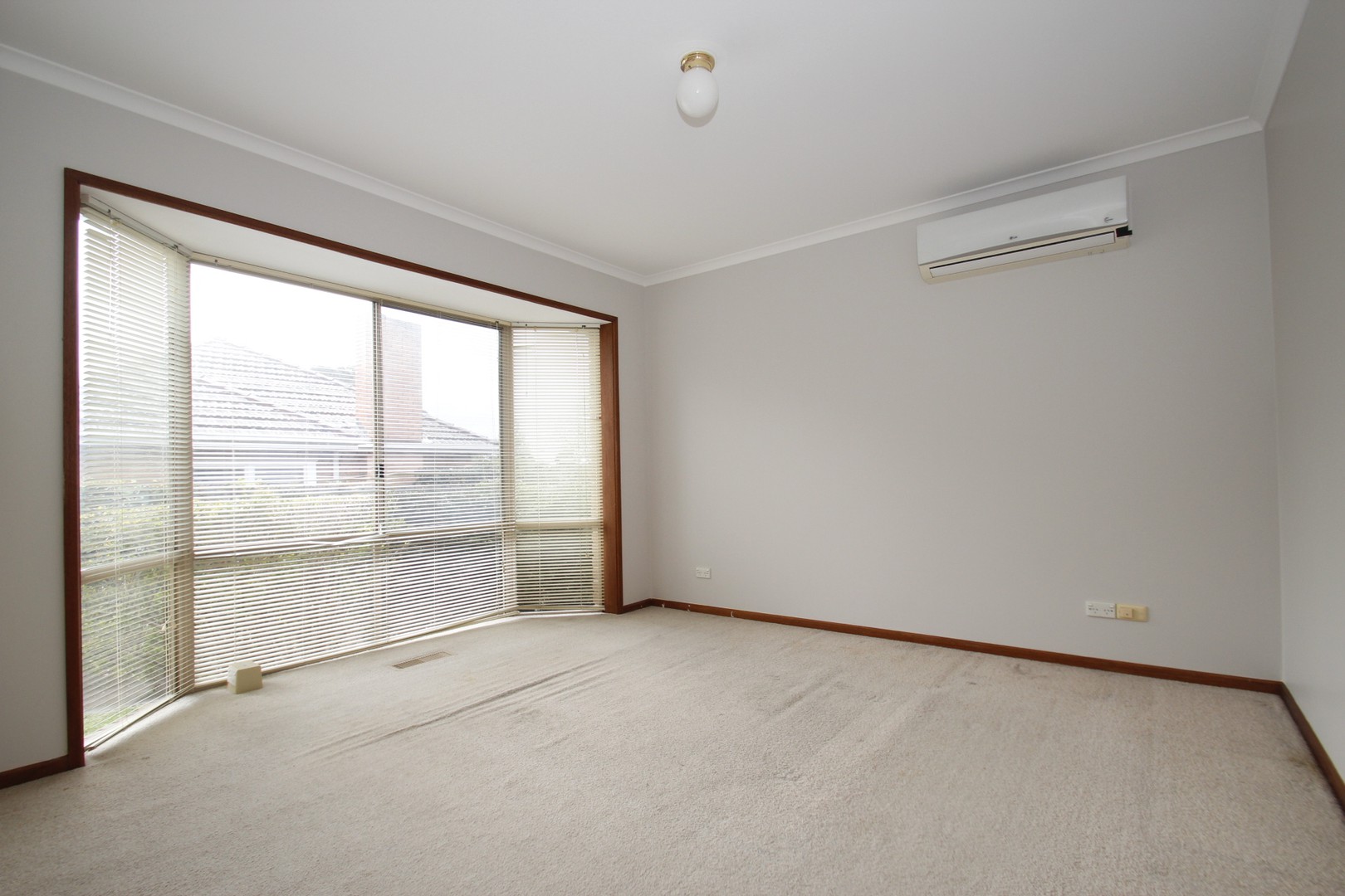 2/9 Dorgan Street, Mount Waverley, VIC 3149 - Thumbnail 2 - 25/10/2021