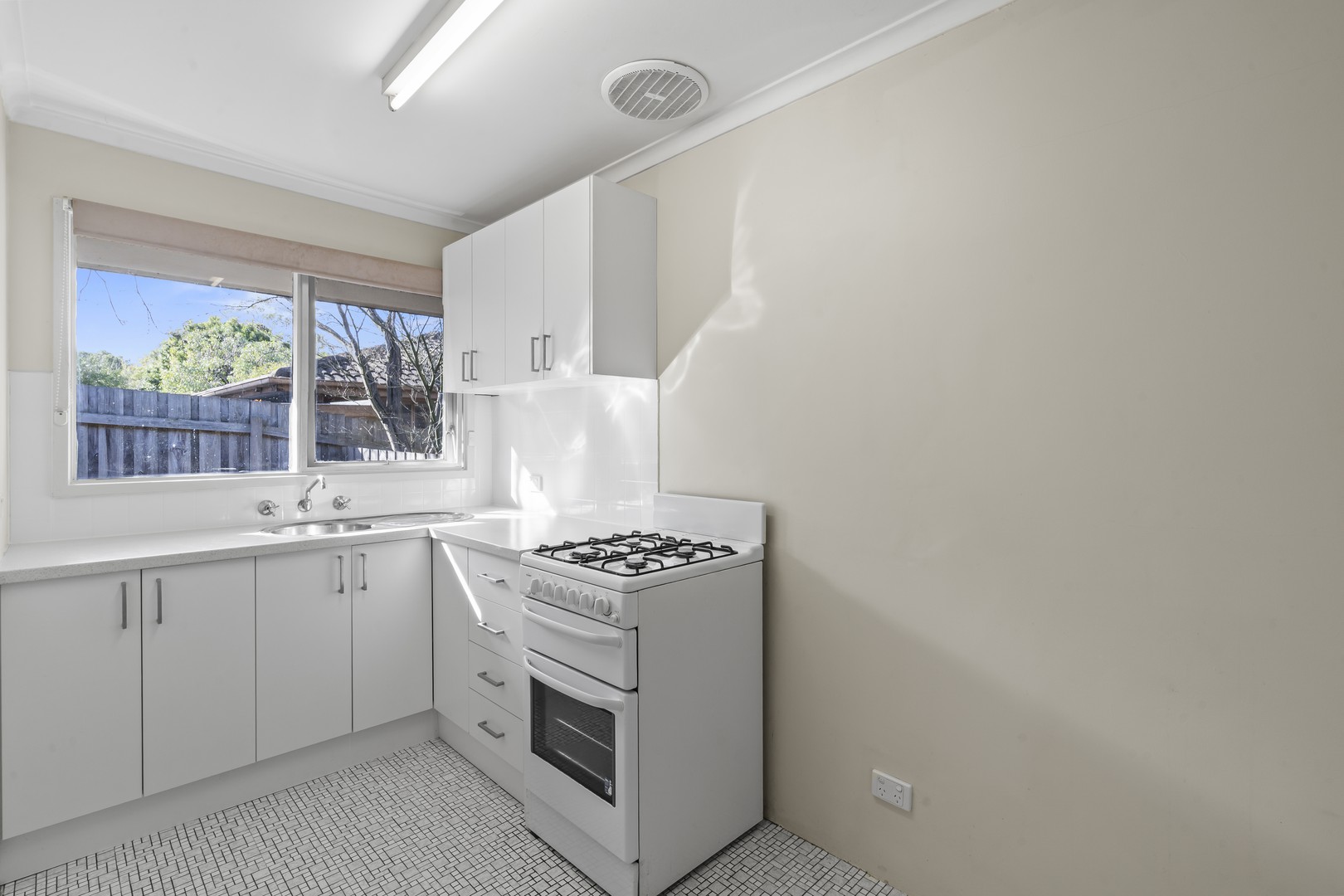 2/9 Mcghee Avenue, Mitcham, VIC 3132, Mitcham - Thumbnail 5