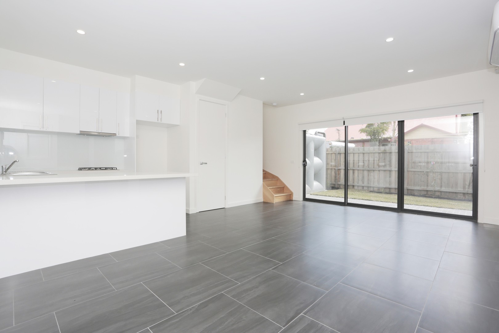 2/9 Orange Avenue, Reservoir, VIC 3073 - Thumbnail 1 - 01/09/2025