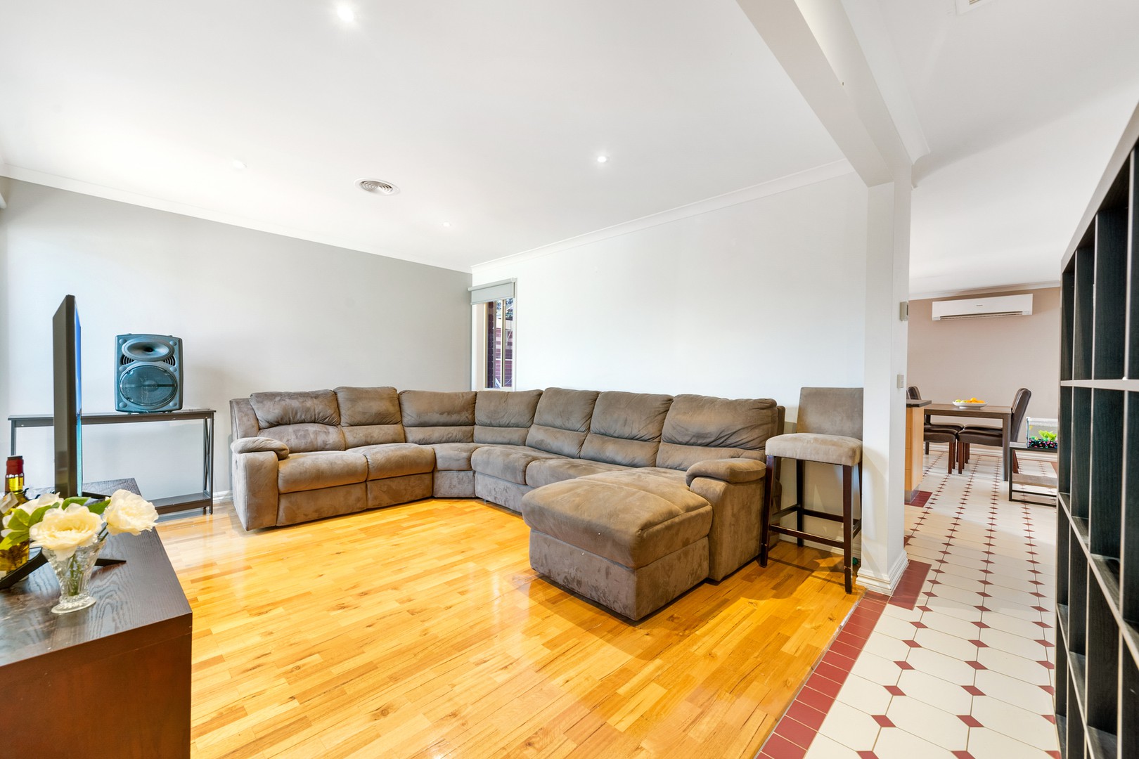 2/9 Sayvel Close, Hillside, VIC 3037, Hillside - Thumbnail 2