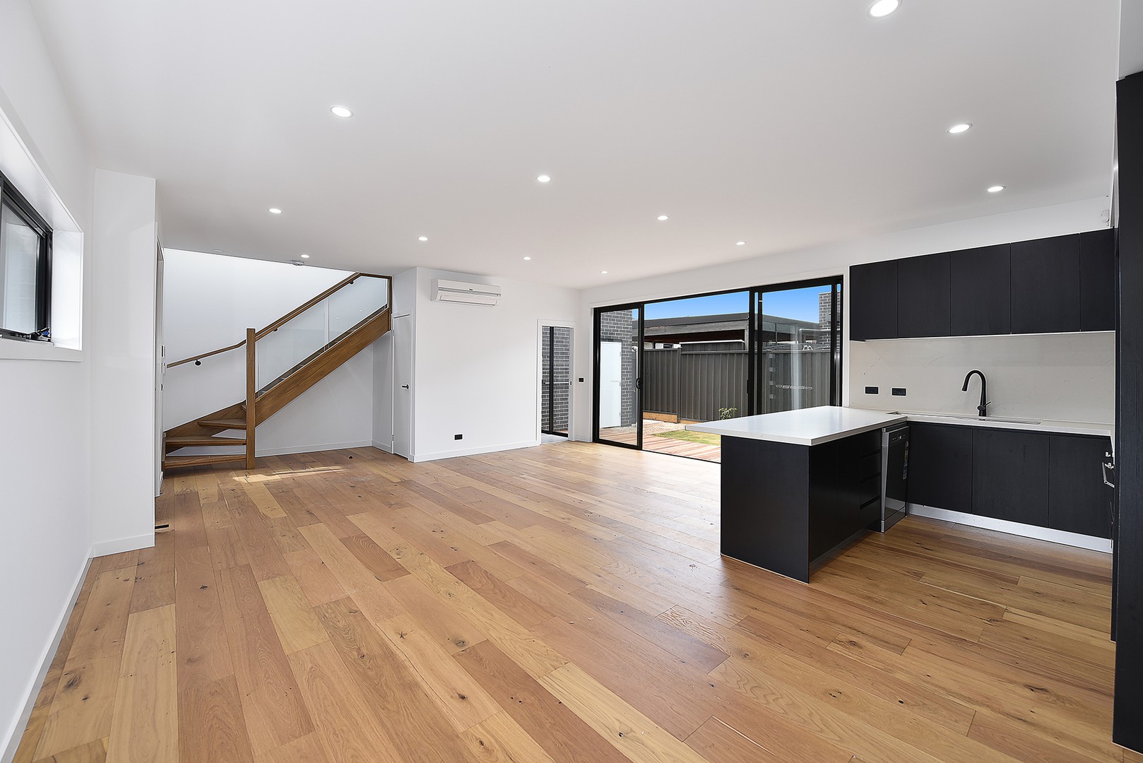 2/9 South Road, Airport West, VIC 3042, Airport West - Thumbnail 3