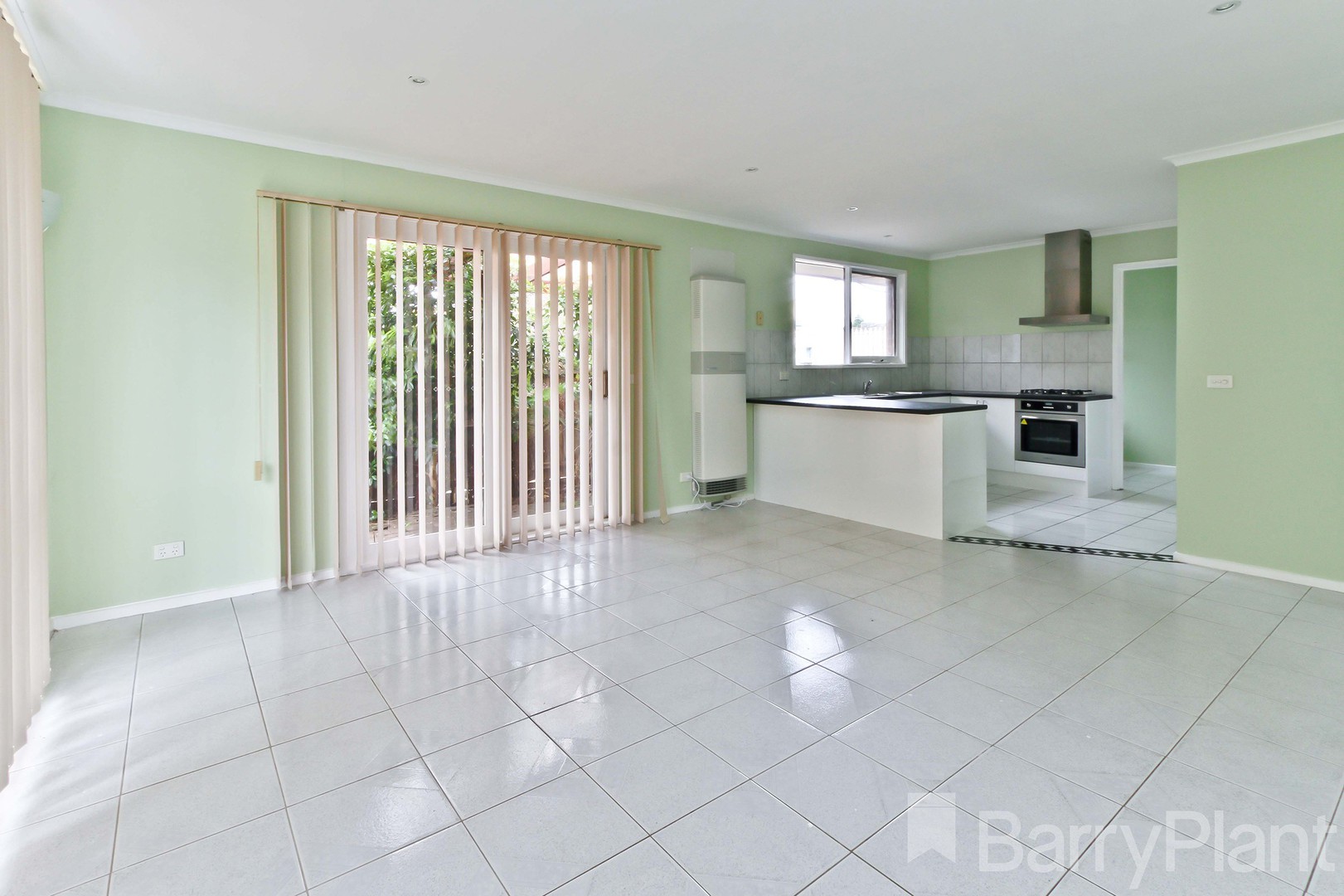 2/95 Kingsclere Ave, Keysborough, VIC 3173 - Thumbnail 2 - 01/03/2022