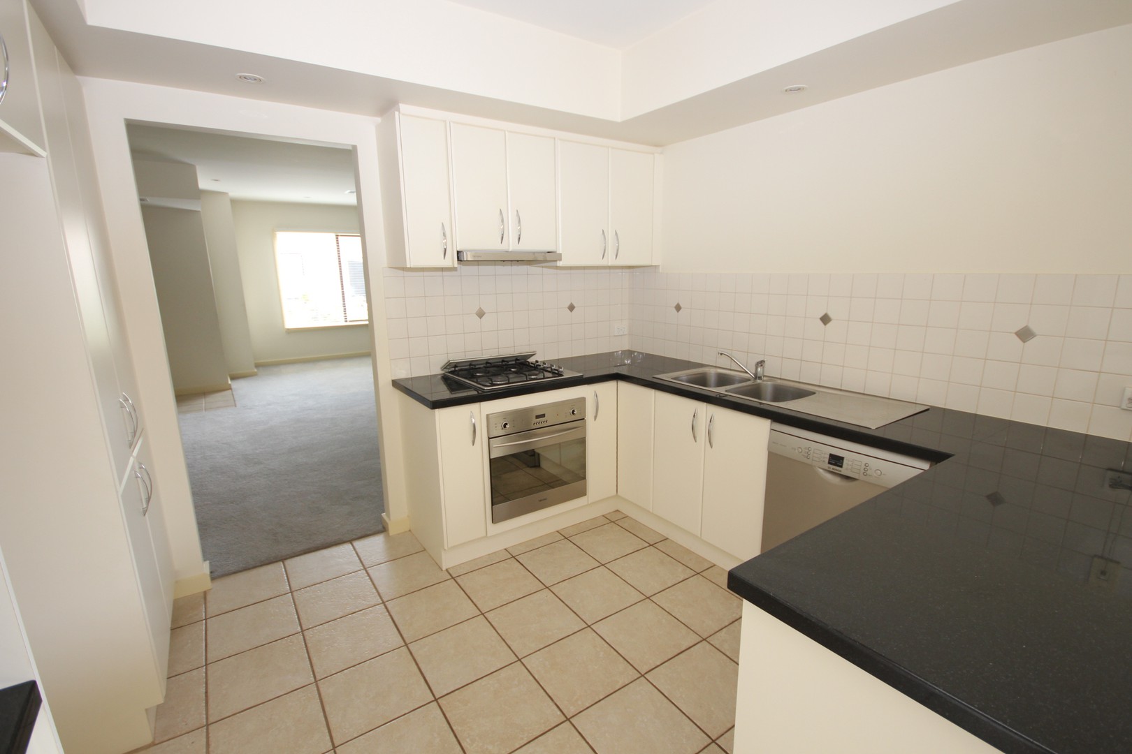 2/98 Mckillop Street, Geelong, VIC 3220, Geelong - Thumbnail 3