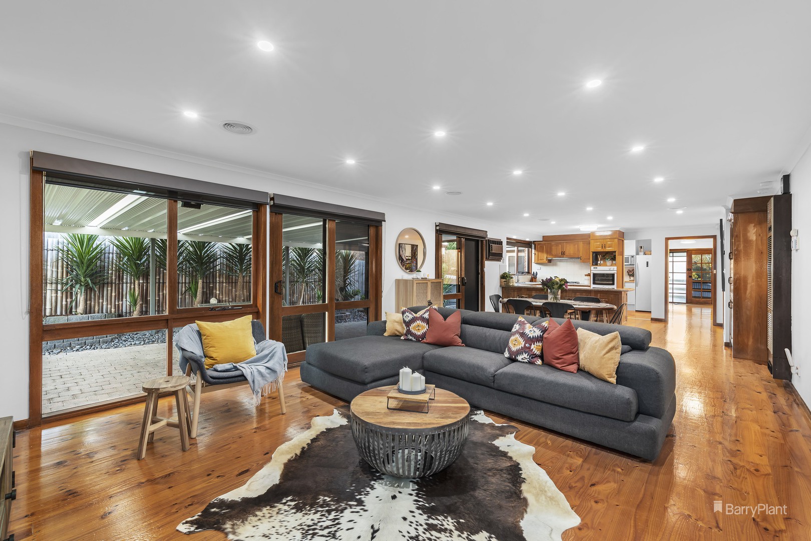 2 Alex Court, Greensborough, VIC 3088 - Thumbnail 2 - 25/05/2022