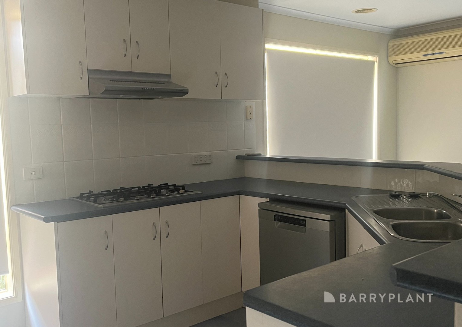 2 Amethyst Place, Werribee, VIC 3030, Werribee - Thumbnail 4
