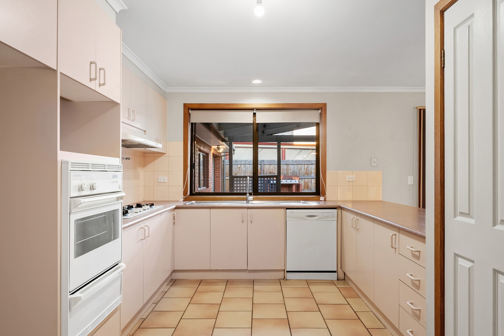 2 Anita Court, Taylors Lakes, VIC 3038, Taylors Lakes - Thumbnail 6