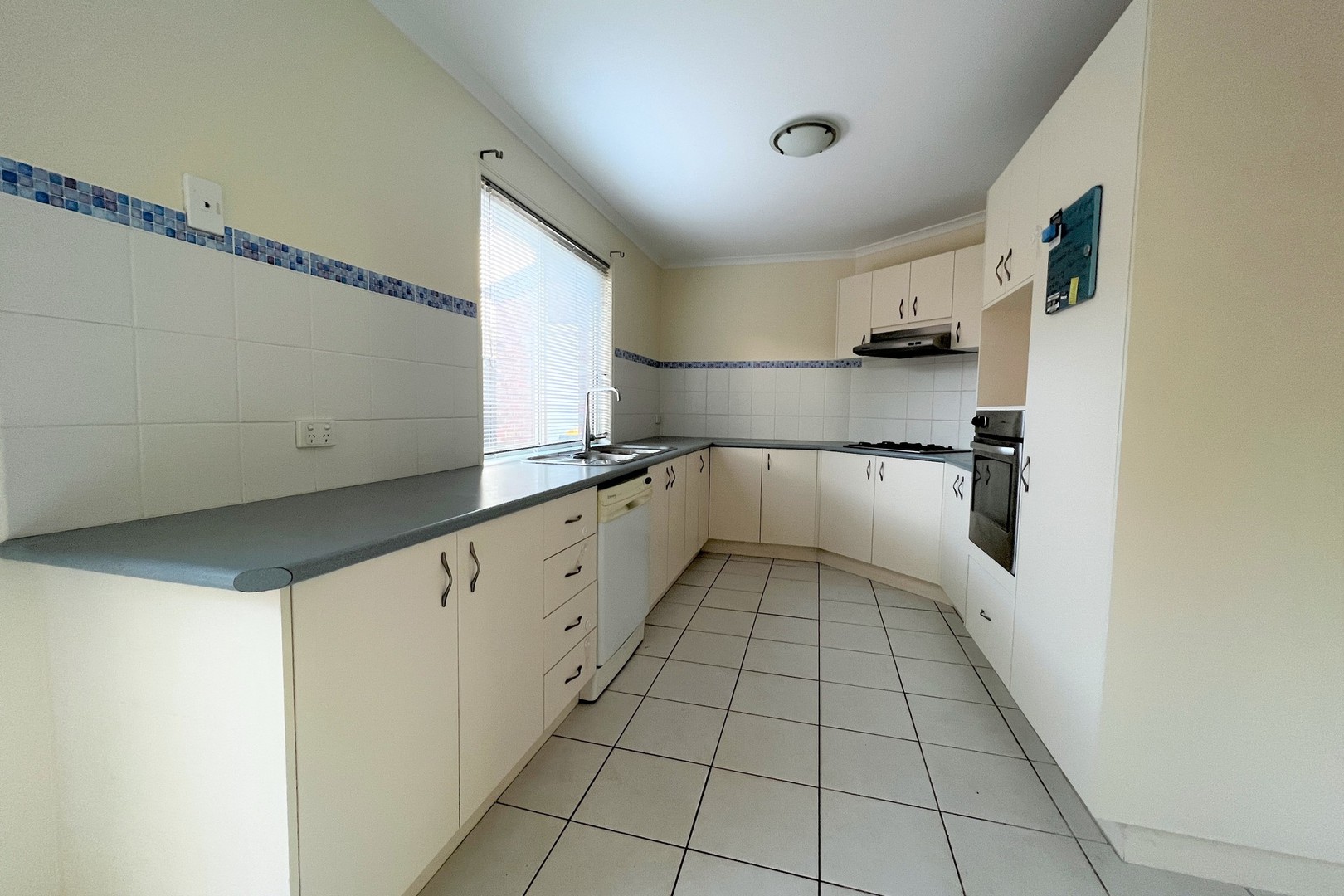 2 Avenham Court, Hillside, VIC 3037, Hillside - Thumbnail 4