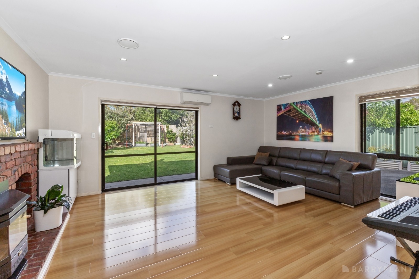 2 Baileyana Drive, Endeavour Hills, VIC 3802 - Thumbnail 2 - 10/10/2025