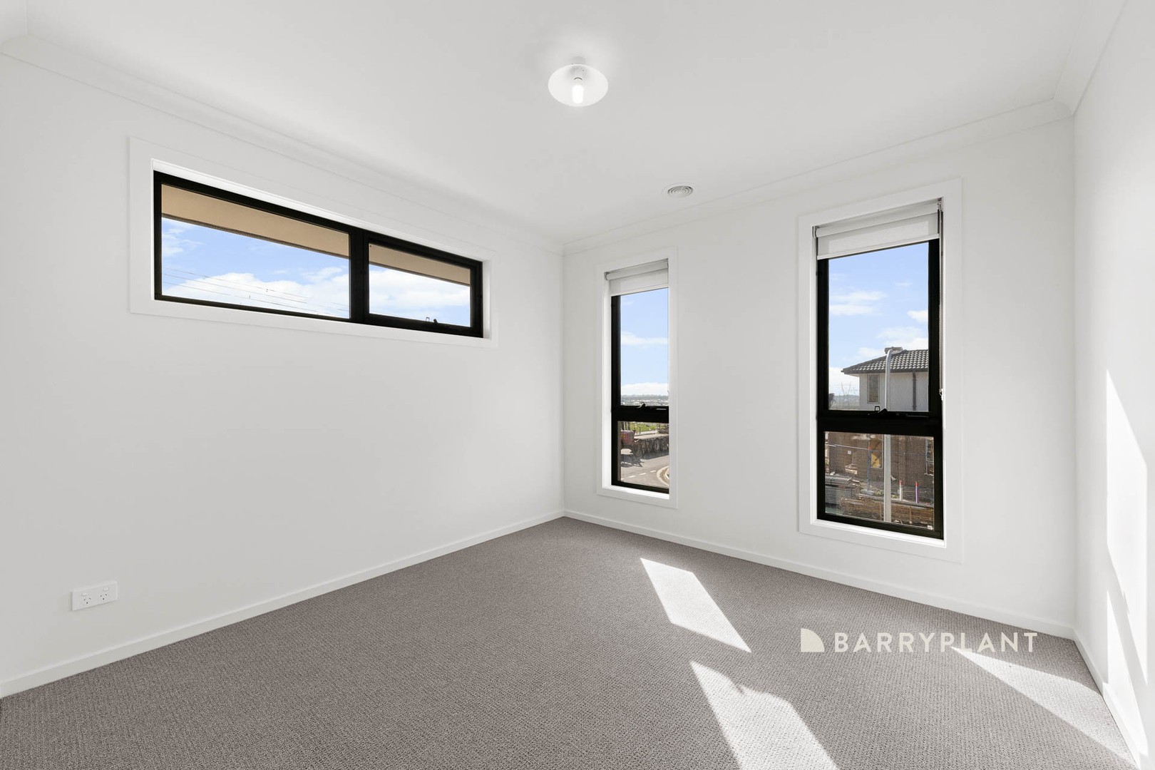 2 Bambusa Way, Clyde North, VIC 3978 - Thumbnail 2 - 04/04/2025