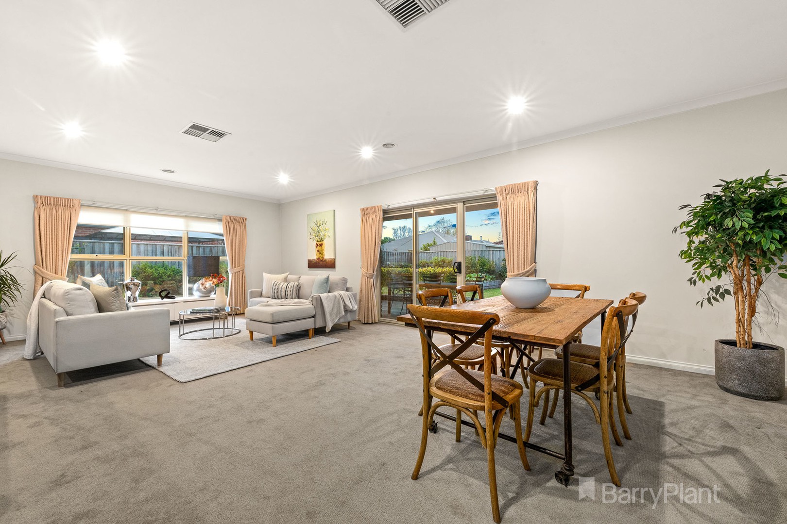 2 Banjo Paterson Drive, Pakenham, VIC 3810, Pakenham - Thumbnail 7