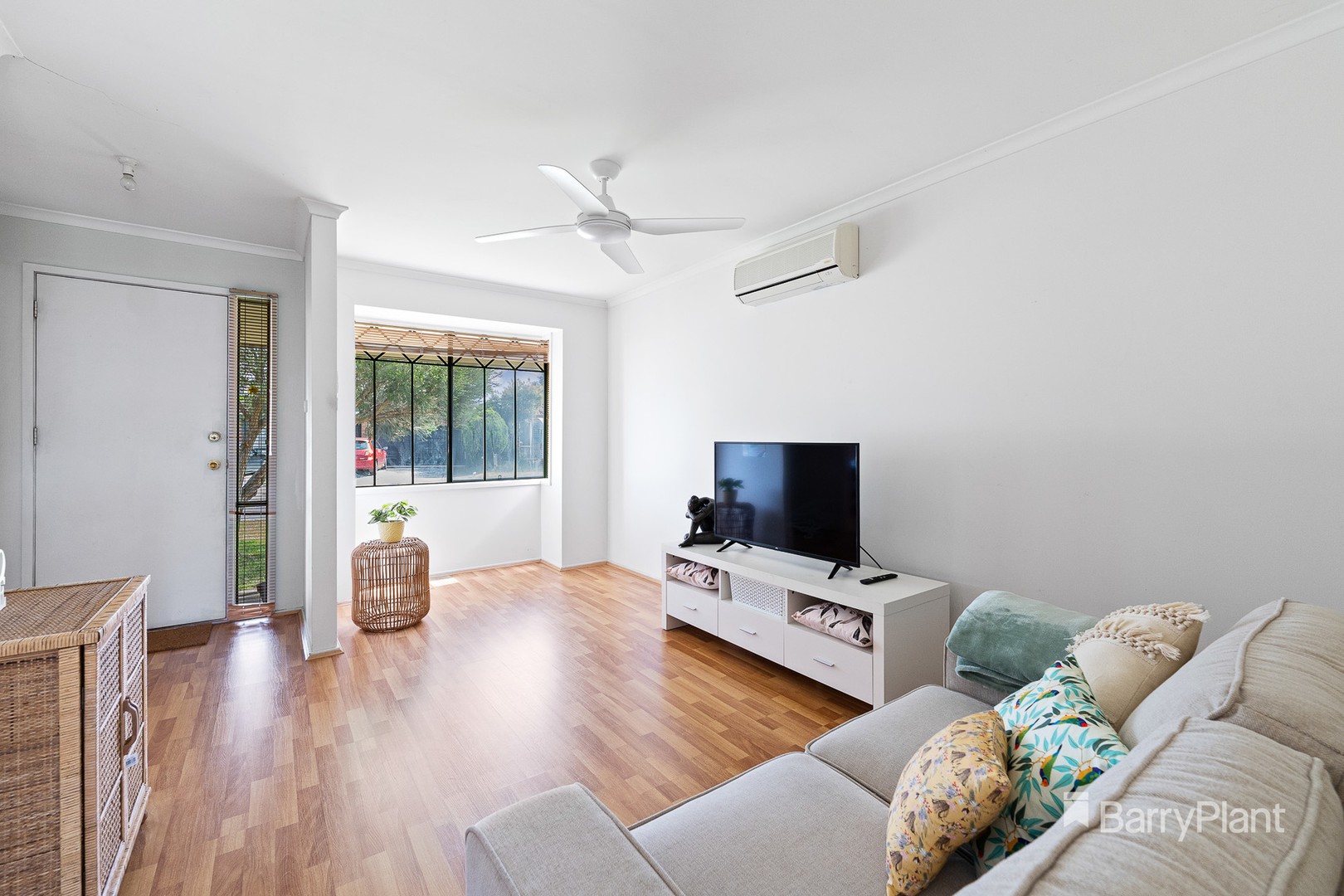 2 Benaud Close, Meadow Heights, VIC 3048, Meadow Heights - Thumbnail 3