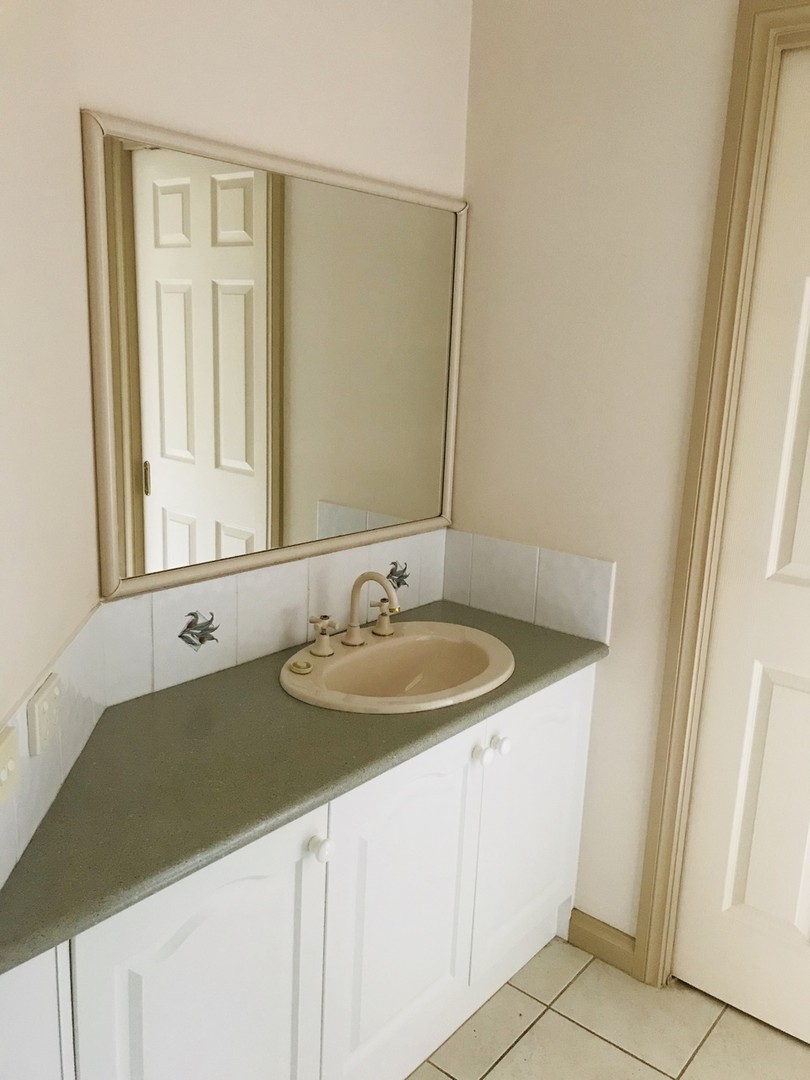 2 Bergamot Place, Berwick, VIC 3806 - Thumbnail 2 - 10/09/2025