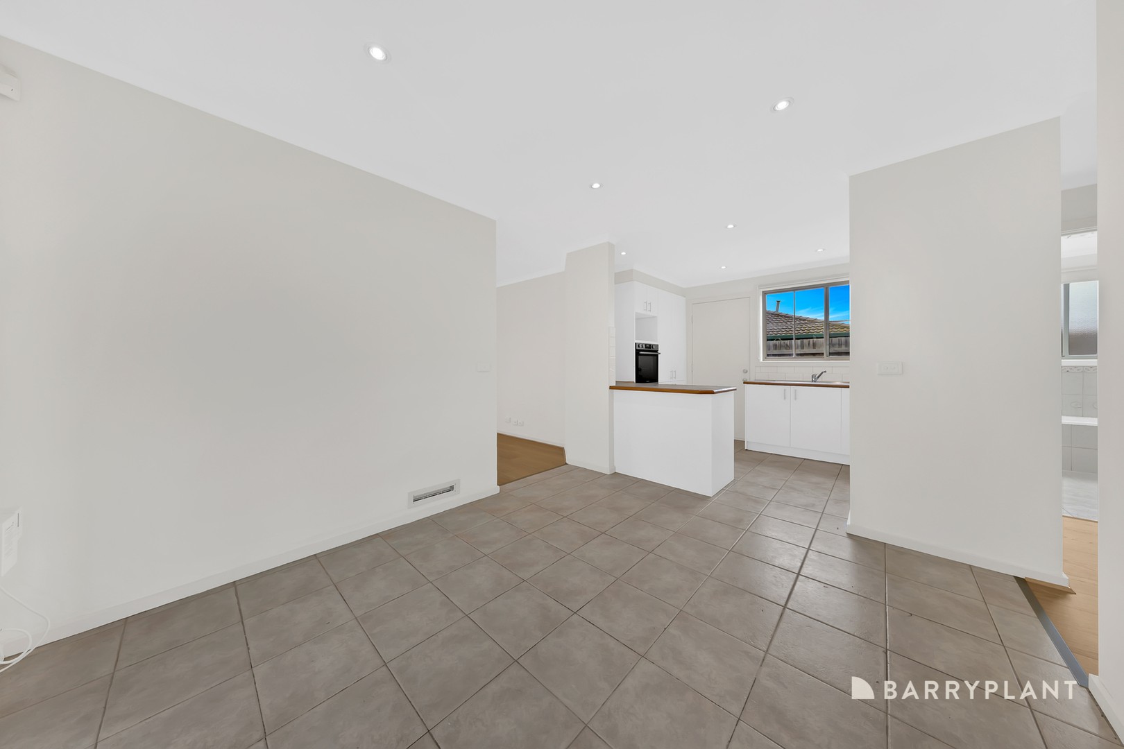 2 Bianchi Close, Mill Park, VIC 3082 - Thumbnail 2 - 06/05/2025