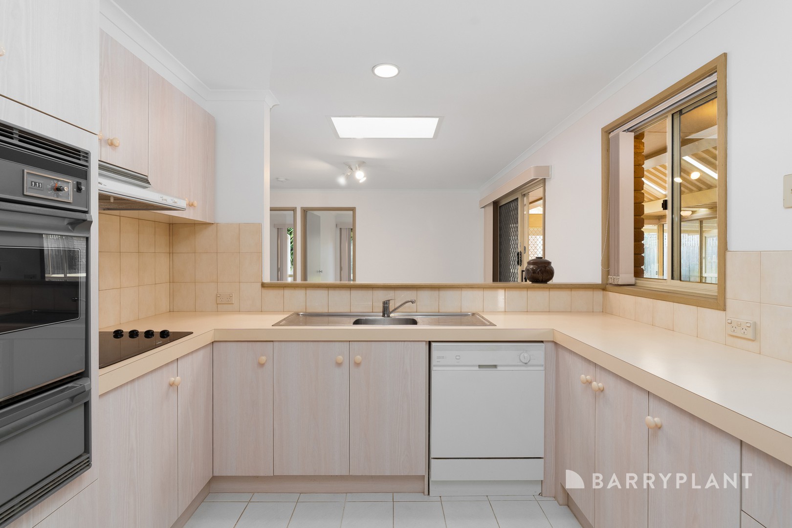 2 Binbrook Court, Highton, VIC 3216, Highton - Thumbnail 5