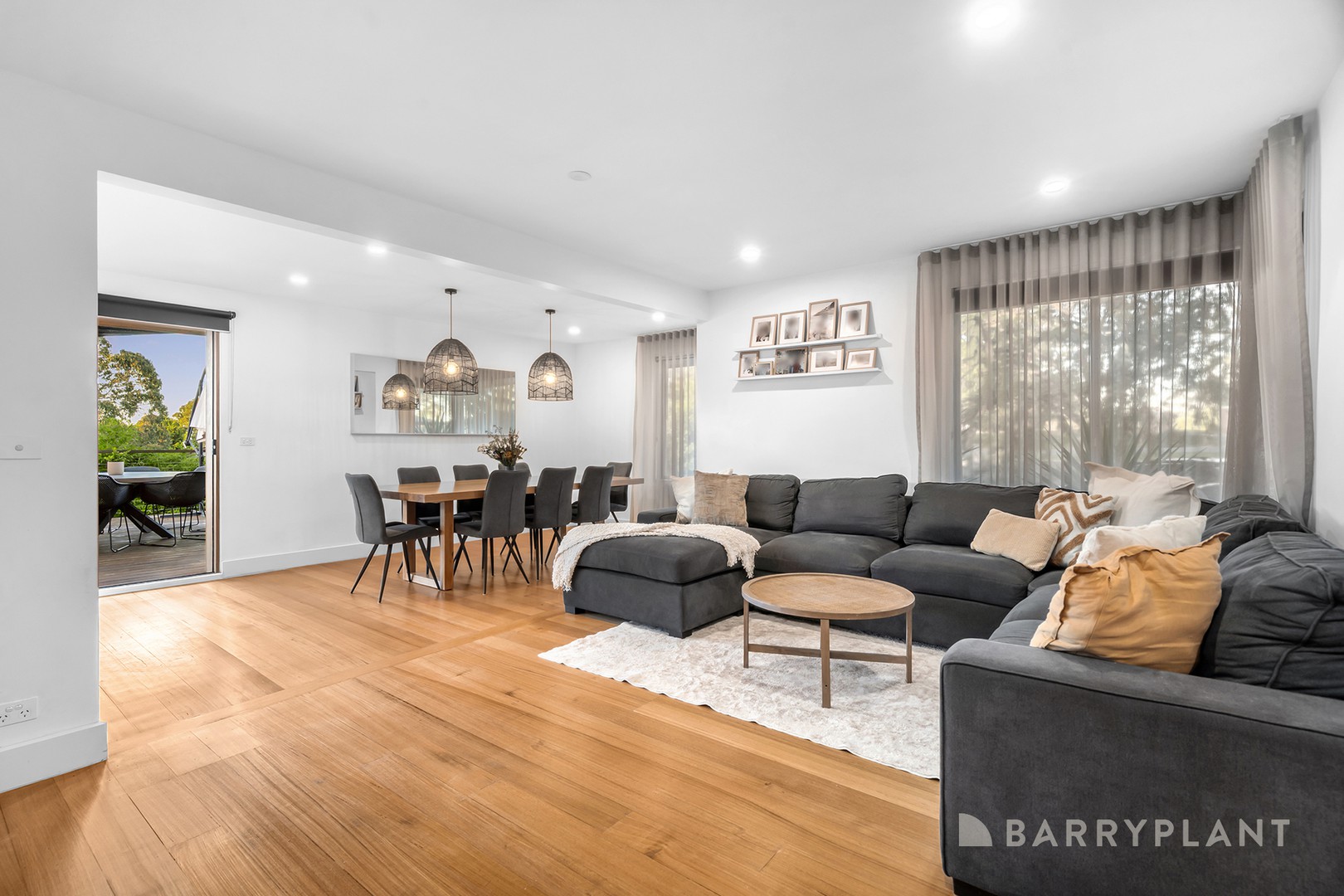 2 Buggyride Lane, Chirnside Park, VIC 3116 - Thumbnail 2 - 04/12/2025