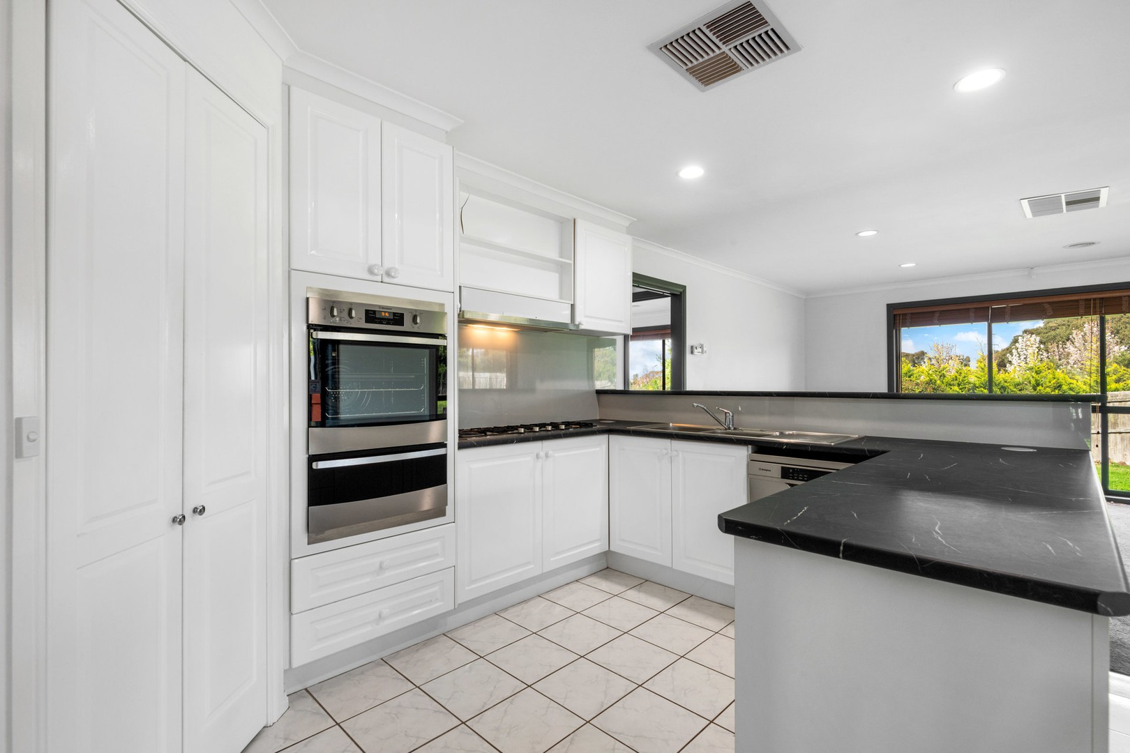 2 Butler Court, Highton, VIC 3216, Highton - Thumbnail 4