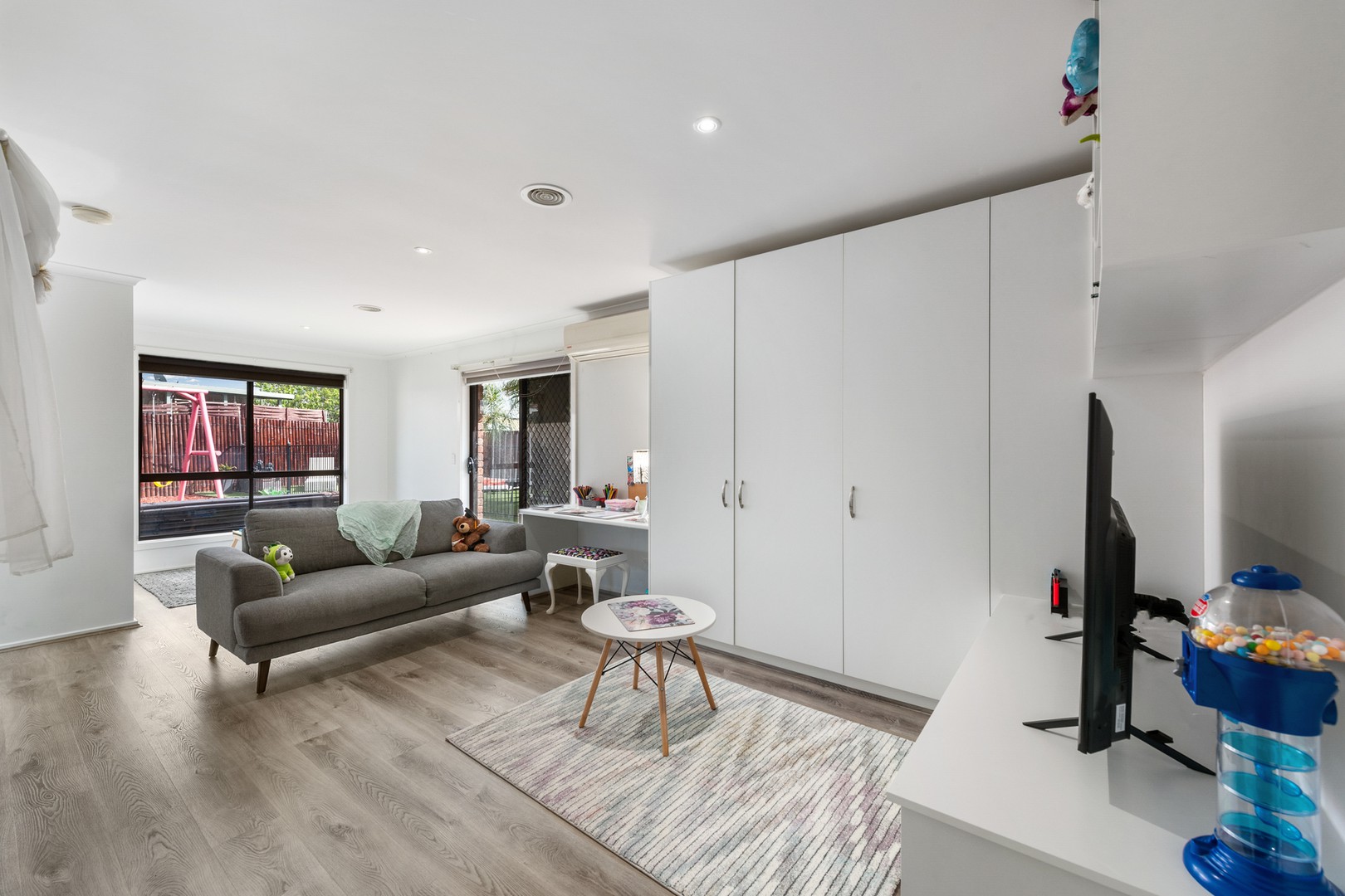 2 Canterbury Place, Werribee, VIC 3030, Werribee - Thumbnail 8