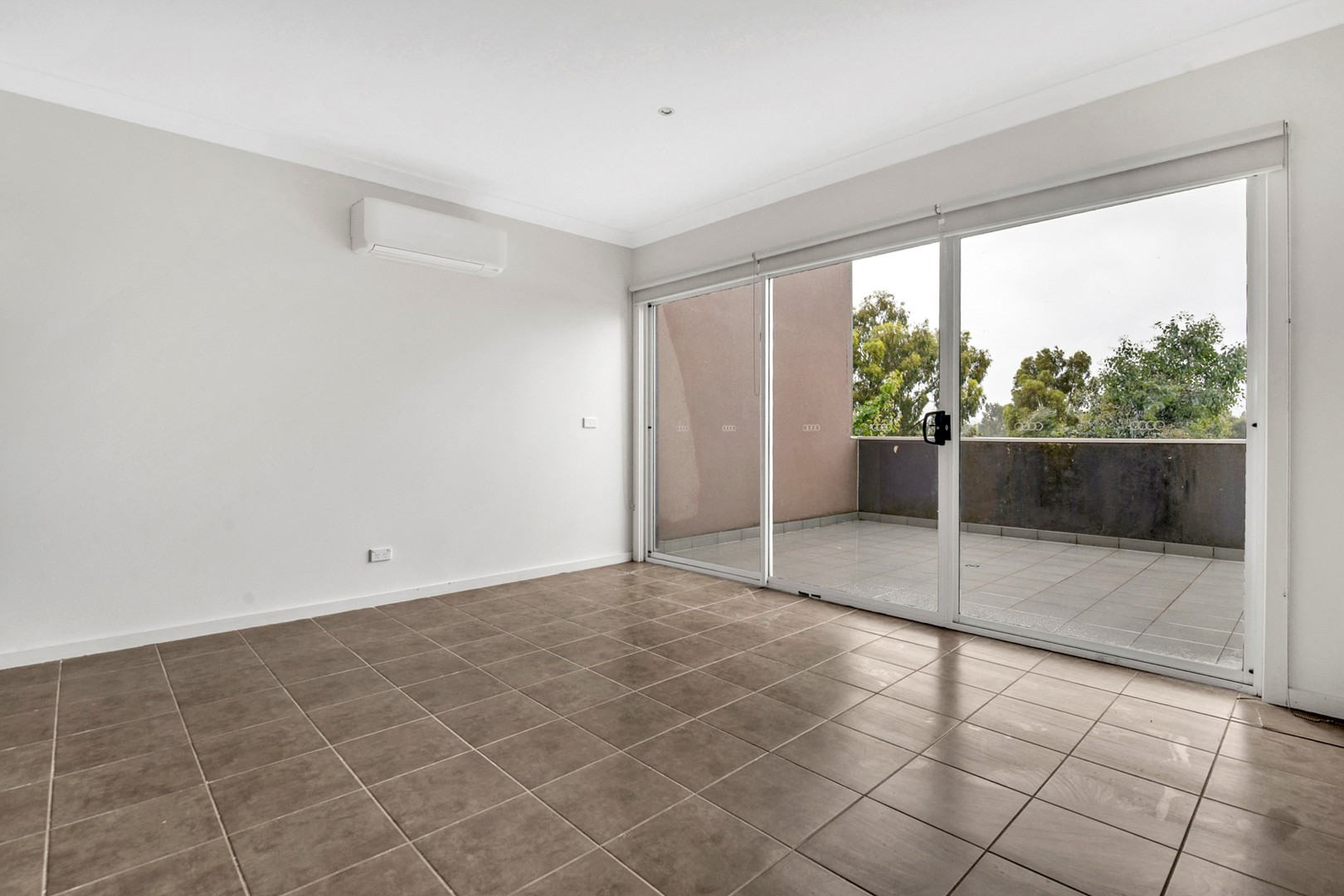 2 Centennial Park Drive, Craigieburn, VIC 3064, Craigieburn - Thumbnail 3