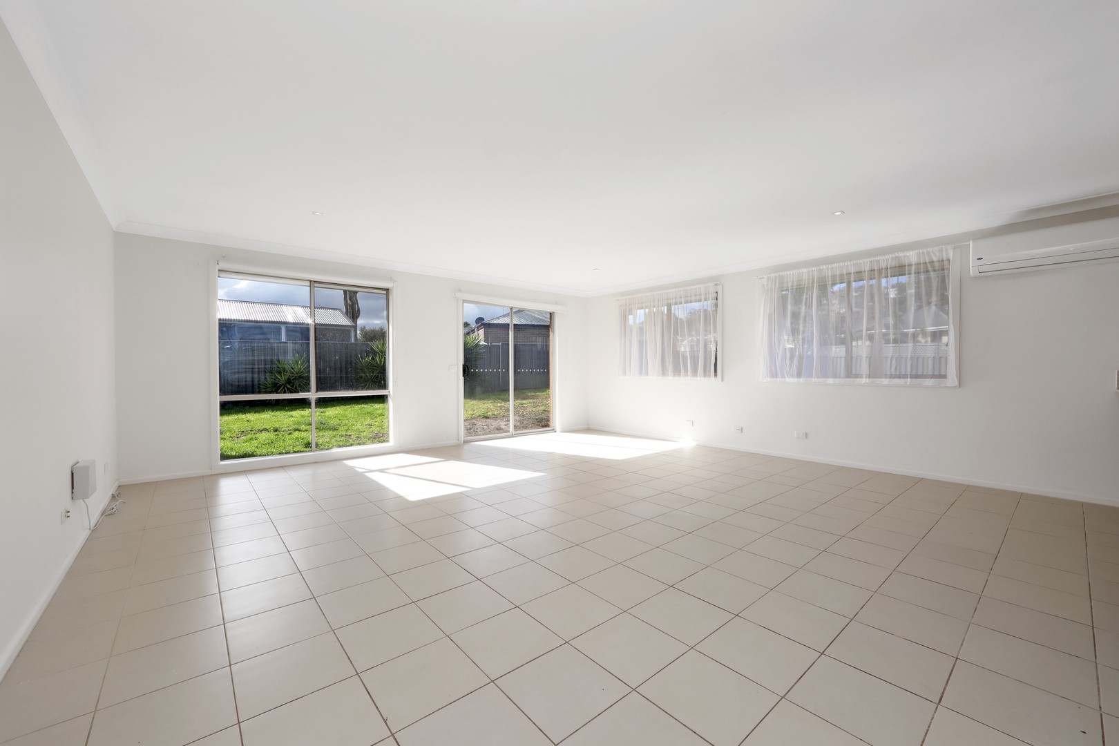 2 Chestnut Chase, Pakenham, VIC 3810, Pakenham - Thumbnail 2