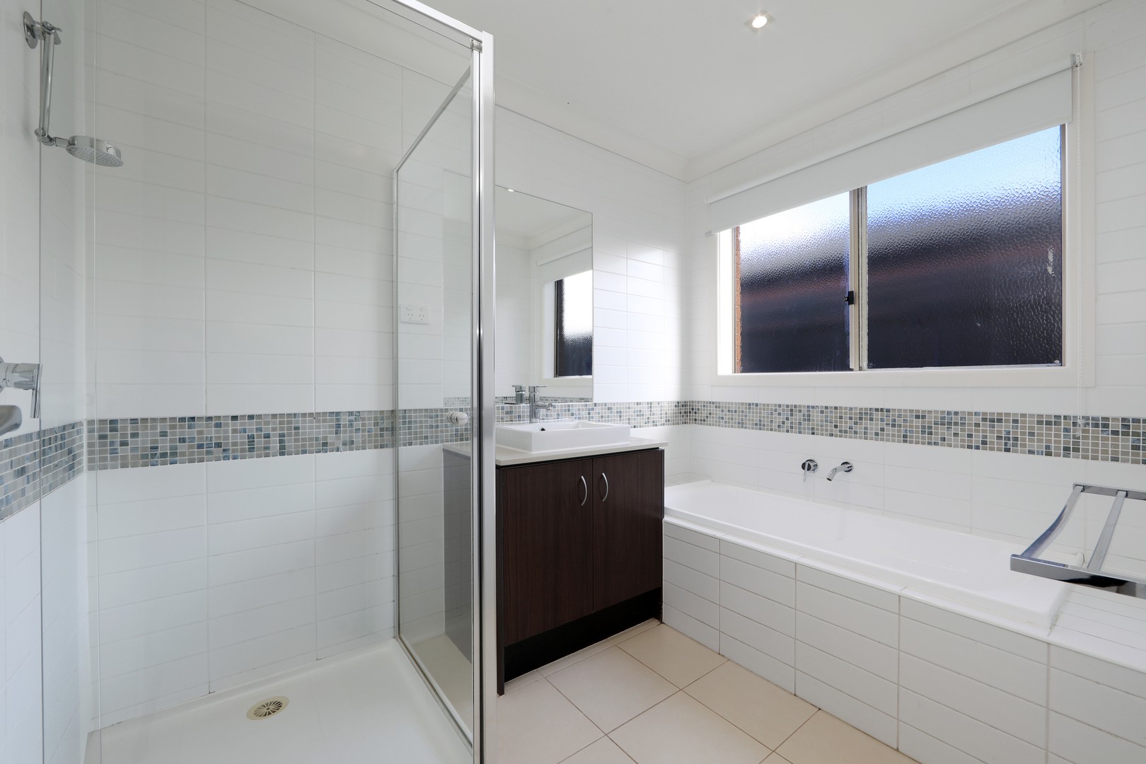 2 Chestnut Chase, Pakenham, VIC 3810, Pakenham - Thumbnail 5