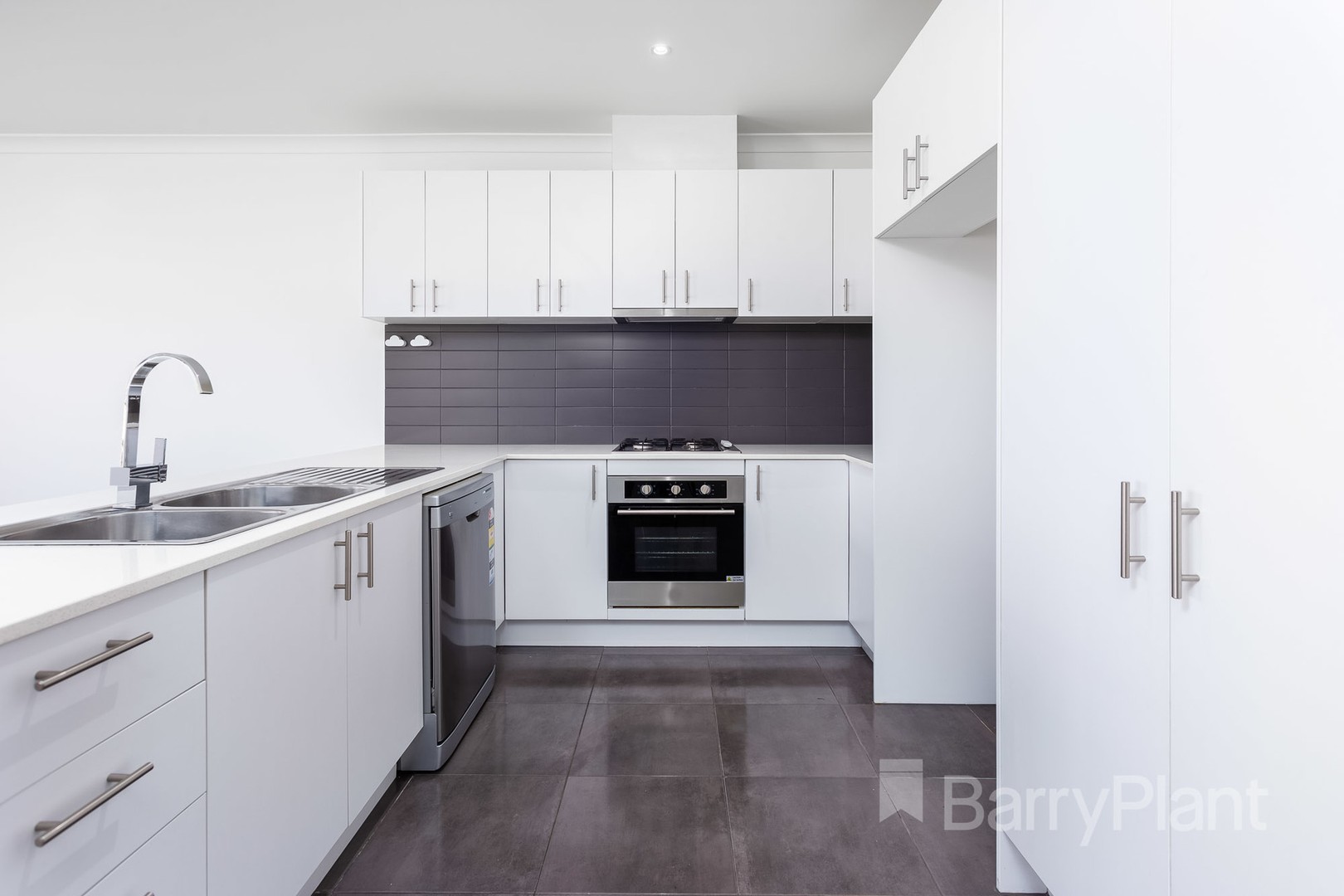2 Chilla Chase, Point Cook, VIC 3030, Point Cook - Thumbnail 4