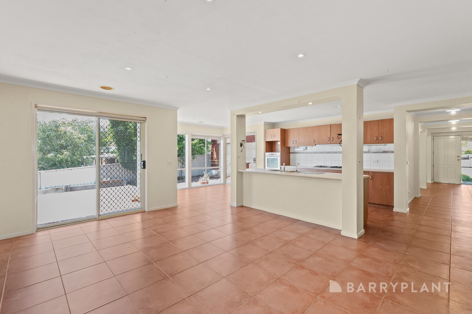 2 Clubhouse Crescent, Cranbourne East, VIC 3977, Cranbourne East - Thumbnail 2