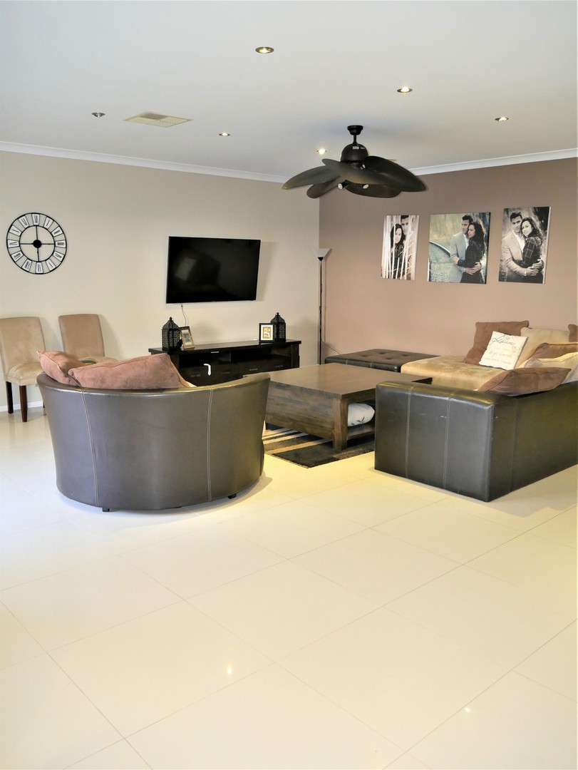 2 Crepe Myrtle Close, Melton West, VIC 3337 - Thumbnail 2 - 08/09/2025