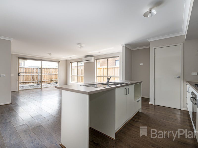2 Crisp Street, Clyde North, VIC 3978, Clyde North - Thumbnail 2