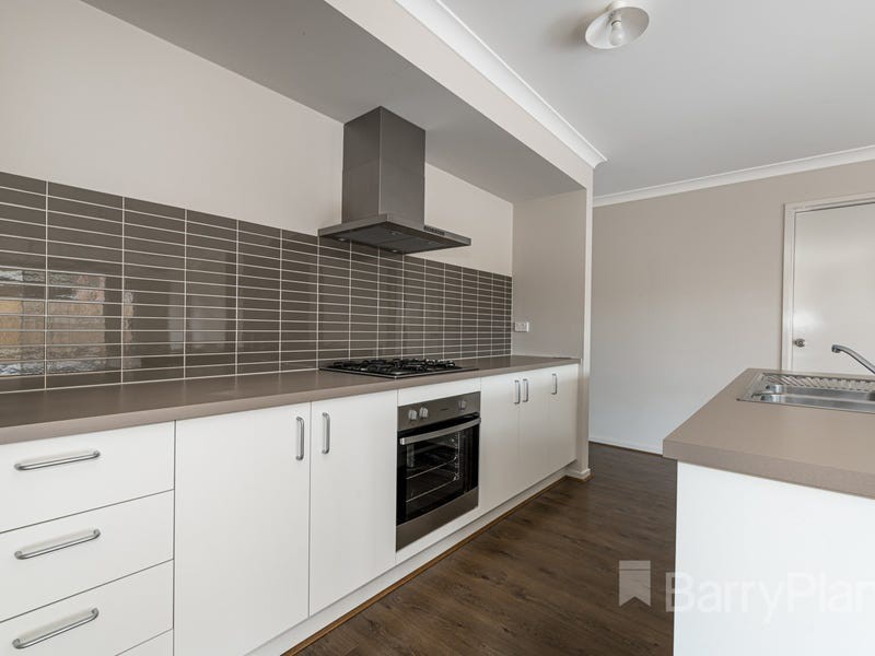 2 Crisp Street, Clyde North, VIC 3978, Clyde North - Thumbnail 3