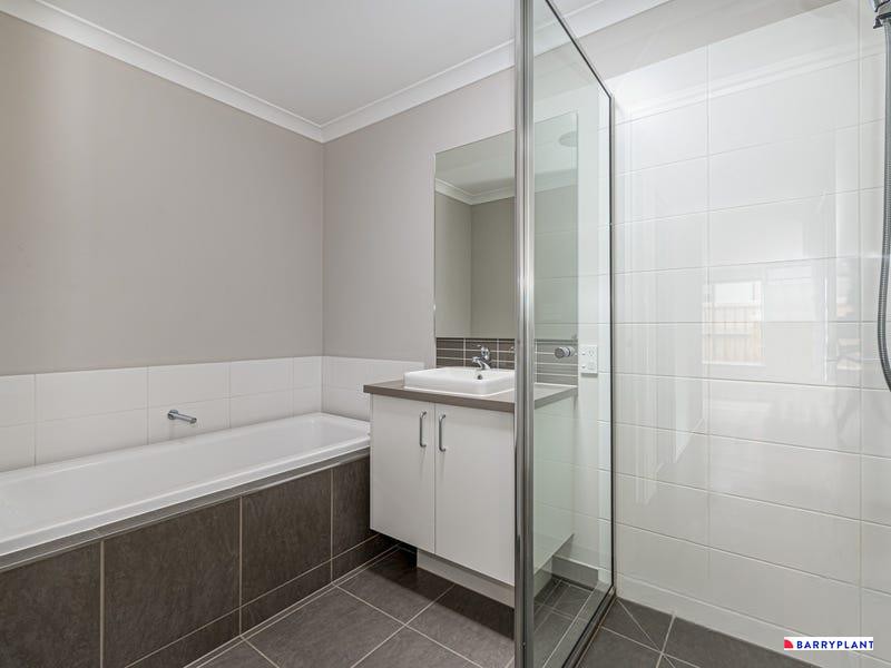 2 Crisp Street, Clyde North, VIC 3978, Clyde North - Thumbnail 4