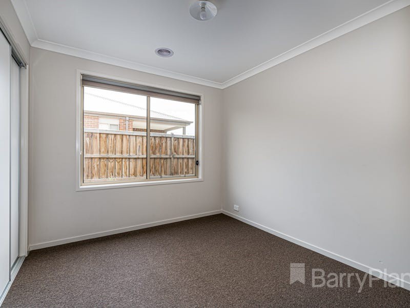 2 Crisp Street, Clyde North, VIC 3978, Clyde North - Thumbnail 5
