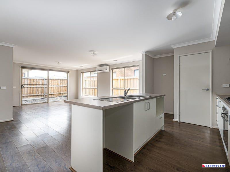 2 Crisp Street, Clyde North, VIC 3978, Clyde North - Thumbnail 5