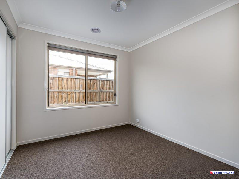 2 Crisp Street, Clyde North, VIC 3978, Clyde North - Thumbnail 8