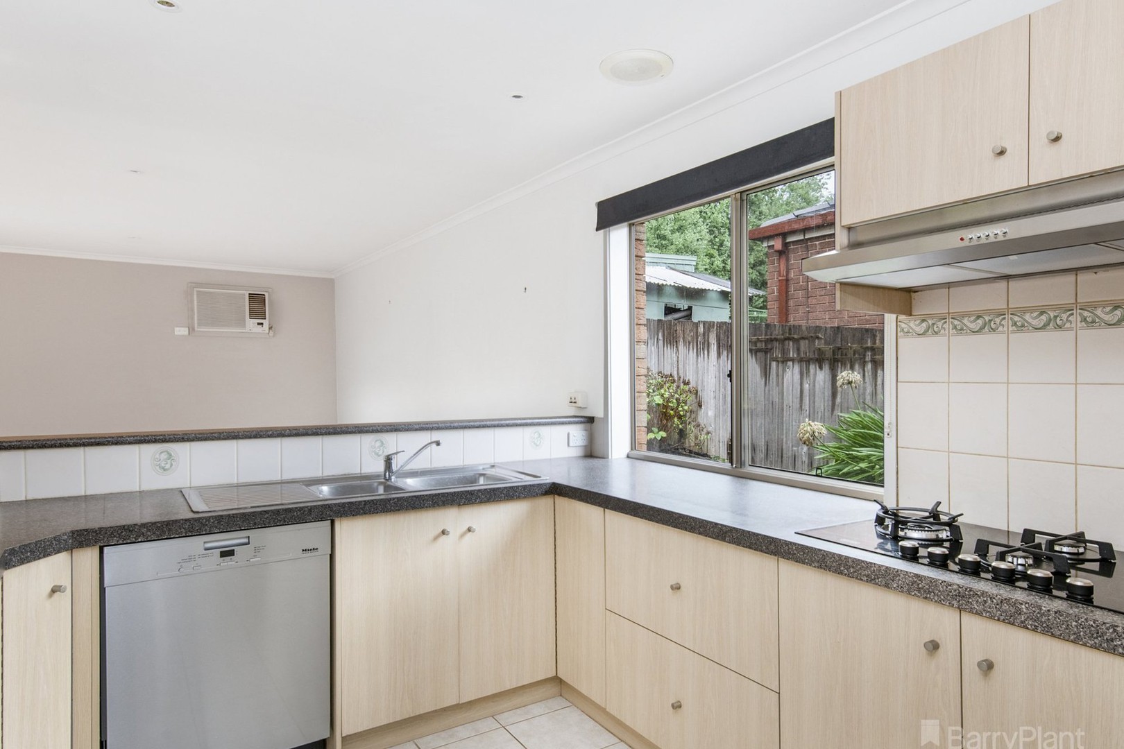 2 Cullen Close, Berwick, VIC 3806 - Thumbnail 2 - 05/10/2023