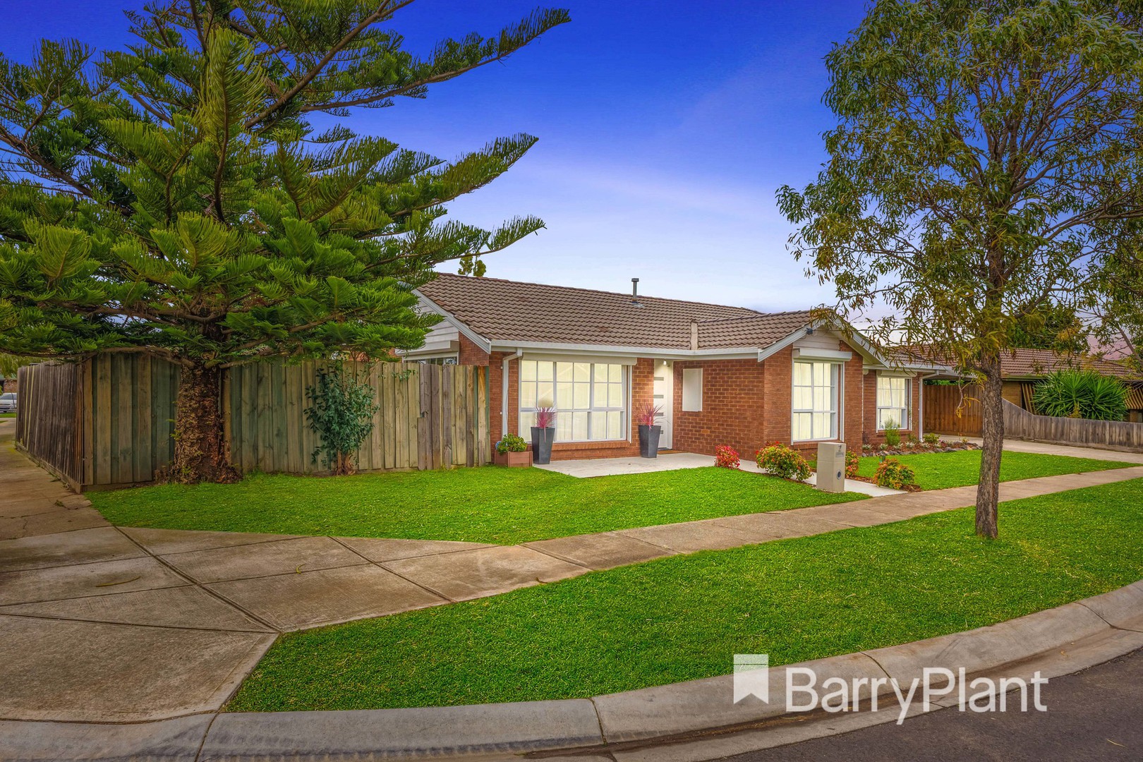 2 Darvall Court, Werribee, VIC 3030, Werribee - Thumbnail 2