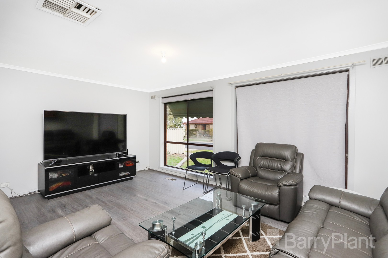 2 Droitwich Crescent, Deer Park, VIC 3023, Deer Park - Thumbnail 3