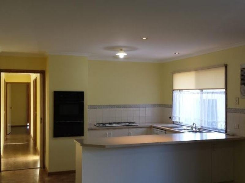 2 Dunscombe Pl, Chelsea Heights, VIC 3196 - Thumbnail 2 - 05/01/2026