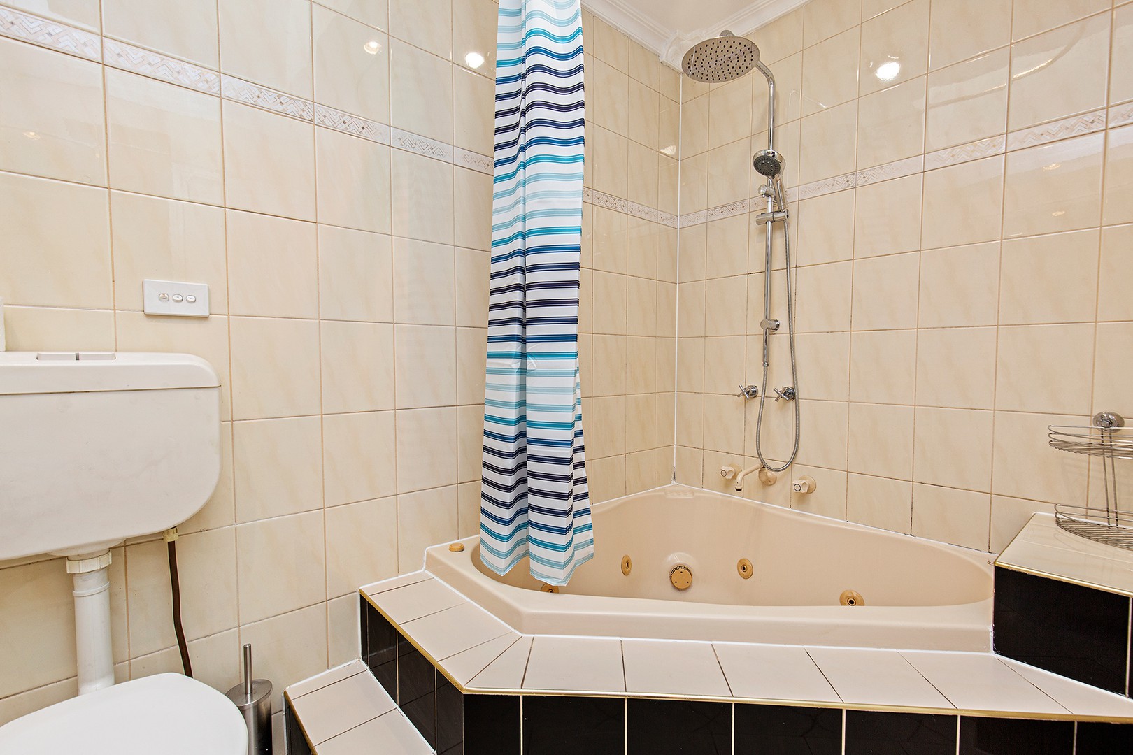 2 Earlwood Drive, Wheelers Hill, VIC 3150, Wheelers Hill - Thumbnail 4