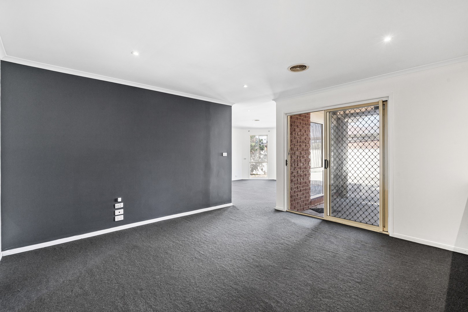 2 Edgeware Close, Point Cook, VIC 3030, Point Cook - Thumbnail 4