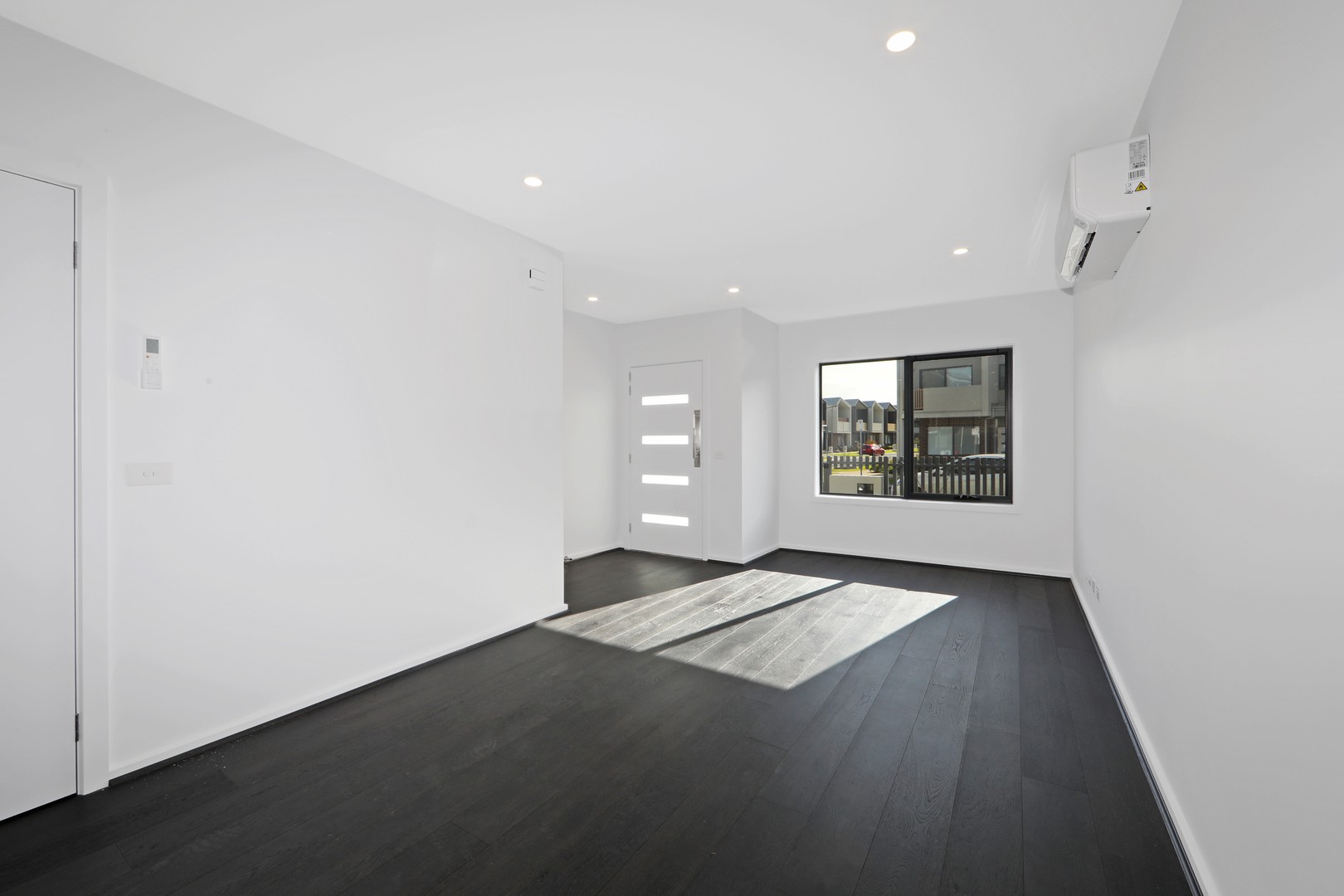 2 Egret Walk, Rowville, VIC 3178, Rowville - Thumbnail 2