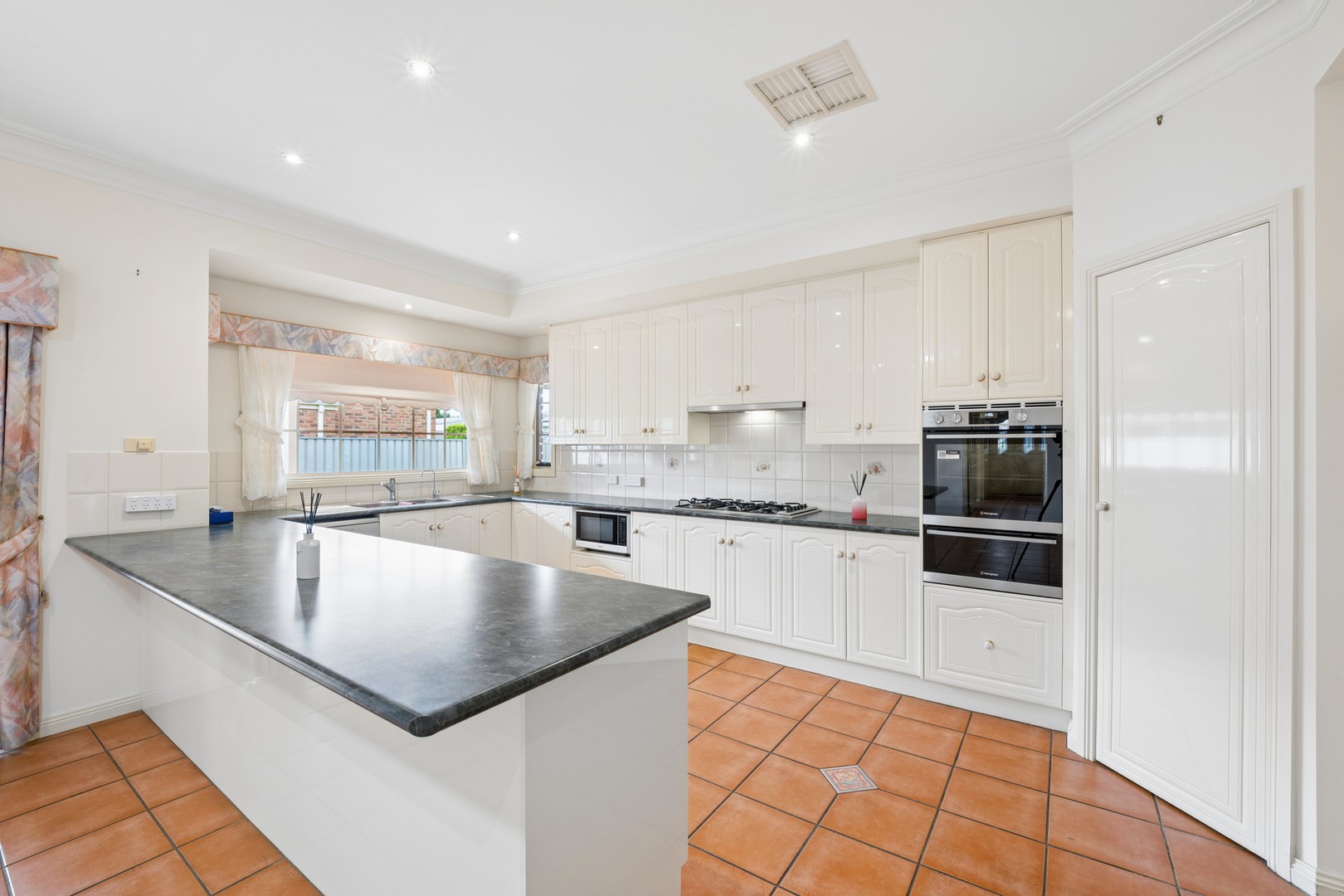 2 Emerald Drive, Mildura, VIC 3500 - Thumbnail 2 - 01/06/2026