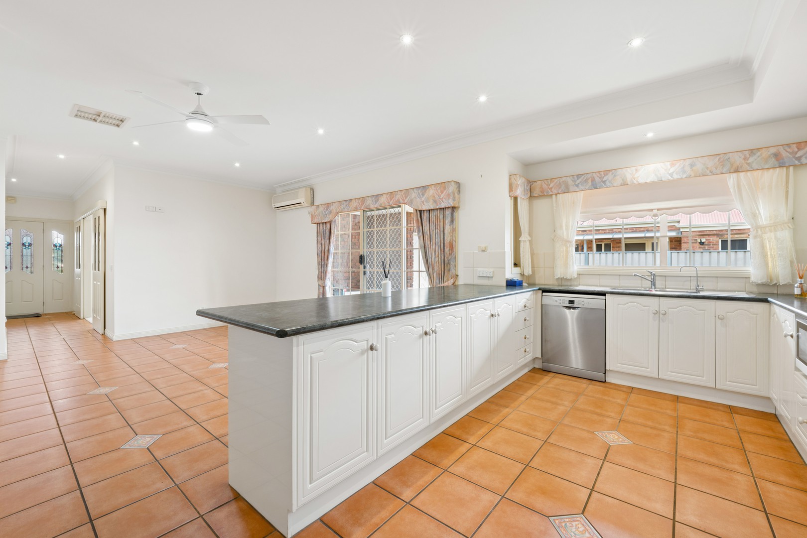 2 Emerald Drive, Mildura, VIC 3500, Mildura - Thumbnail 3