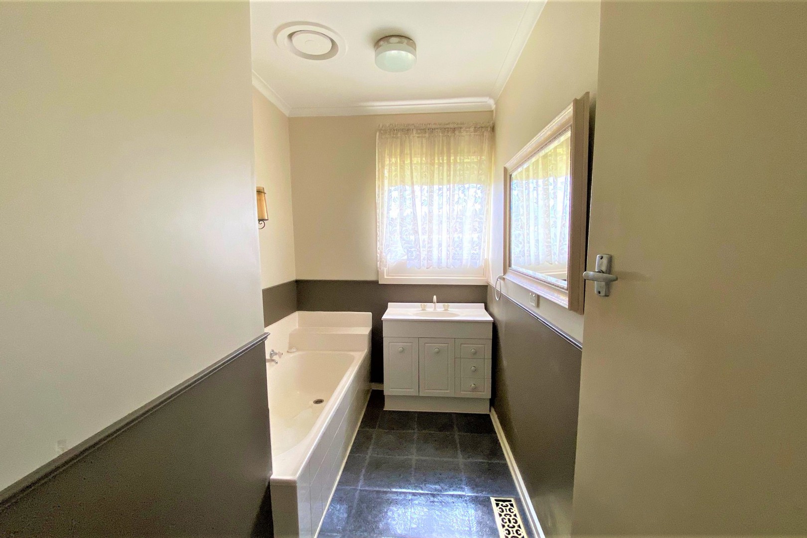 2 Emil Court, Melton, VIC 3337, Melton - Thumbnail 5