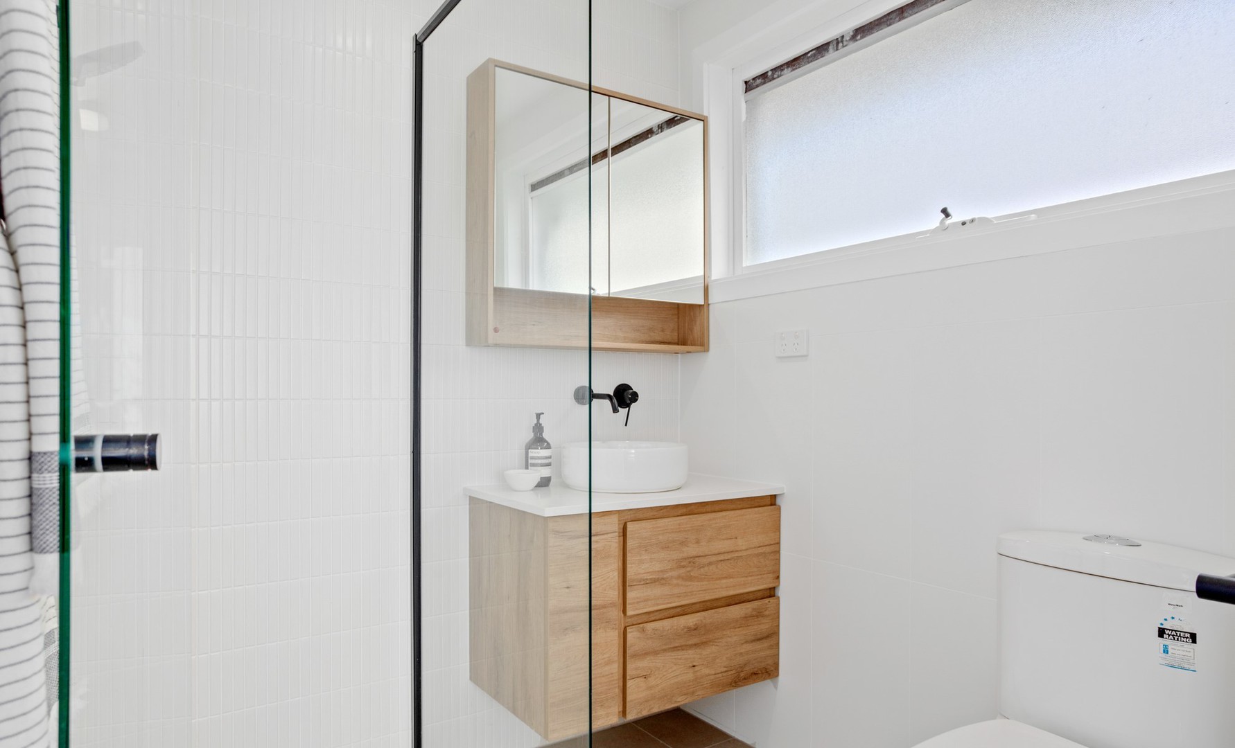 2 Fiddian Court, Altona Meadows, VIC 3028 - Thumbnail 2 - 05/08/2024