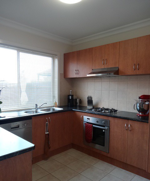 2 Fingleton Crescent, Sunbury, VIC 3429 - Thumbnail 2 - 29/10/2021