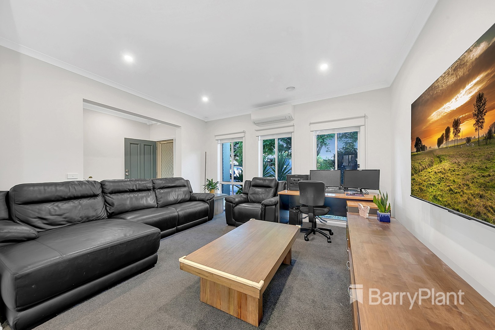 2 Flame Crescent, South Morang, VIC 3752, South Morang - Thumbnail 3