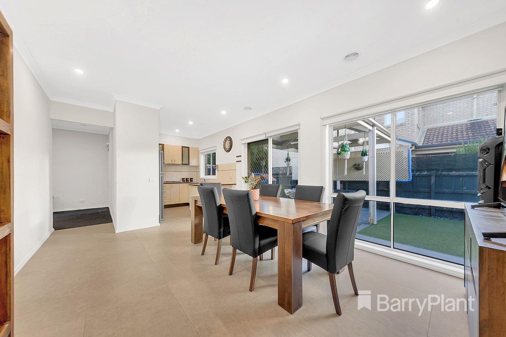 2 Flame Crescent, South Morang, VIC 3752, South Morang - Thumbnail 5
