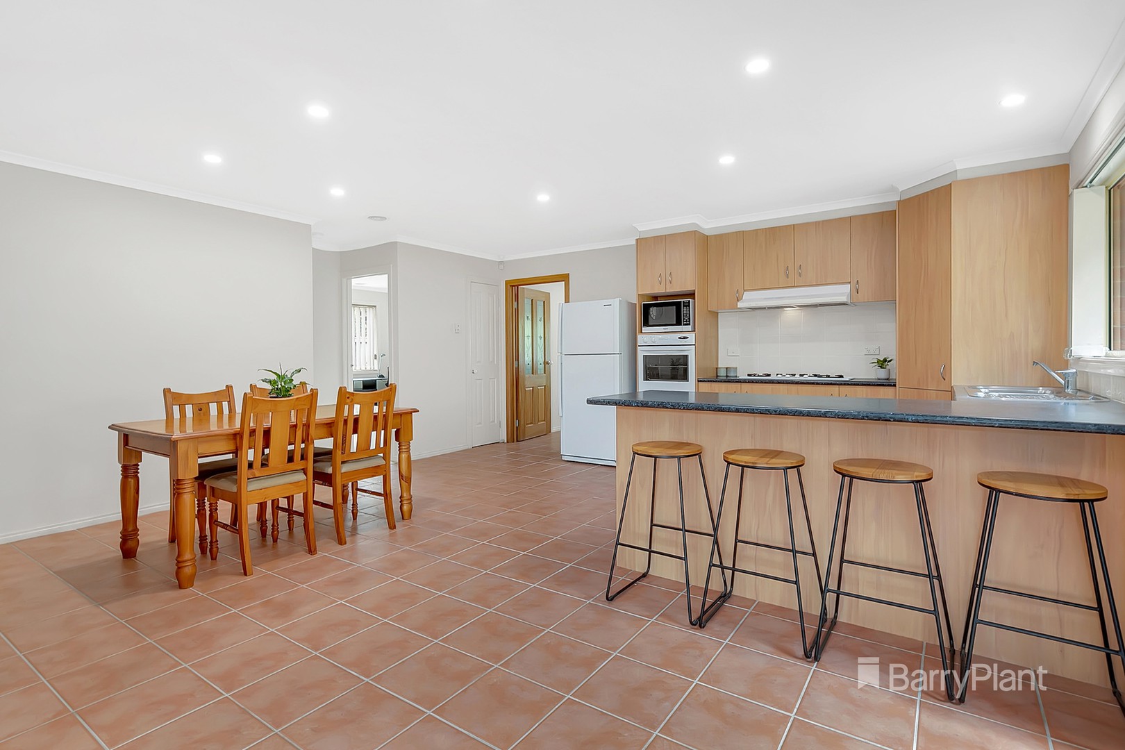 2 Flying Fox Terrace, South Morang, VIC 3752, South Morang - Thumbnail 5